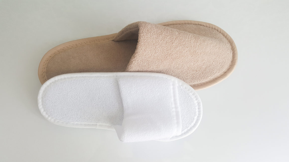 Kids’ and adults’ slippers in comparison, top view